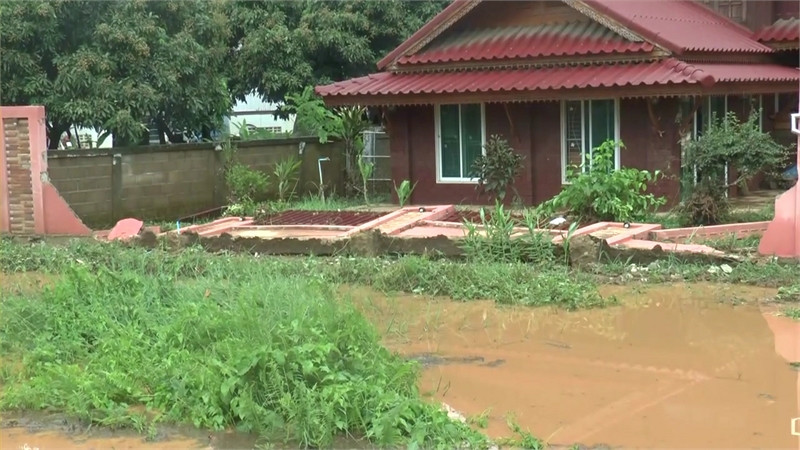 จ.พะเยา-น้ำป่าไหลหลากทำลายบ้านเรือนเสียหายกว่า 300 หลังคาเรือน