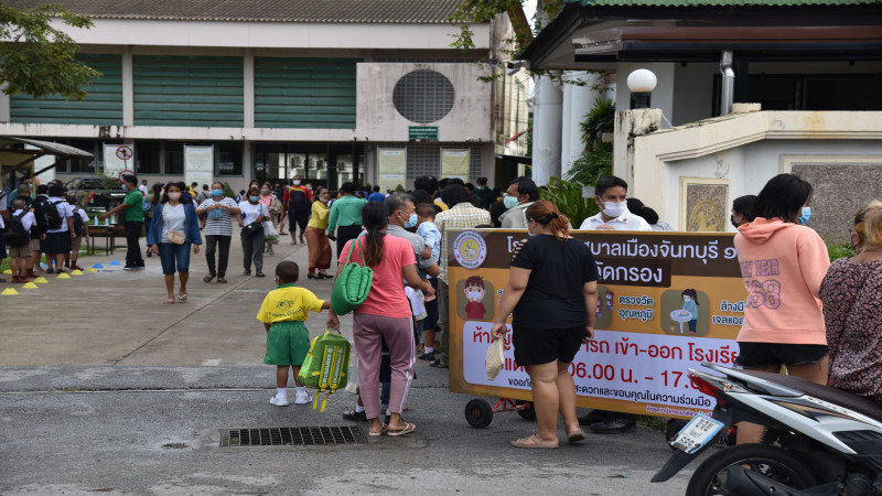 "เขตเทศบาลเมืองจันทบุรี" จัดระบบเดินรถทางเดียว ป้องกันรถติดเปิดเทอมวันแรก