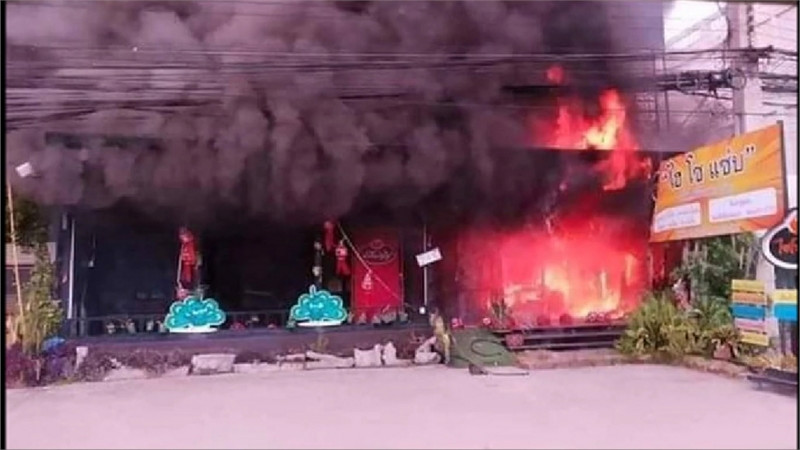 ไฟไหม้ "ร้านไฮโซขนมจีนน้ำเงี้ยว" เมืองพะเยา เสียหายหนัก