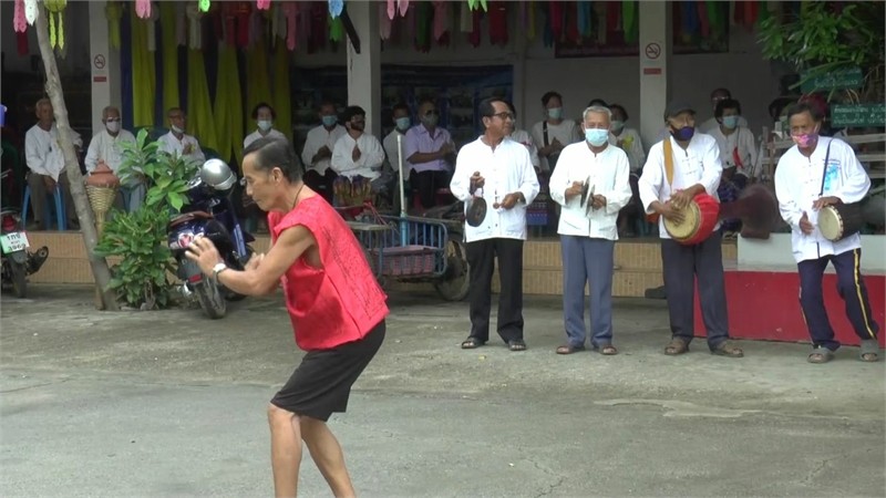 "ผู้สูงอายุวัย 79 ปี" ฟ้อนเจิงไม่ครบกระบวนท่าหมดแรงก่อน