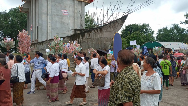 ชาวสายบุญแห่ทอดกฐินร่วม "สร้างเรือสำเภาอุโบสถ" ณ วัดอรุณปทุมามาราม