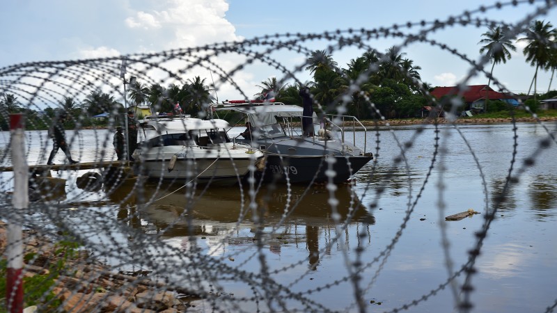 "ผบ.พล.ร.15" ตรวจเข้มทางน้ำ ตะเข็บชายแดนตากใบ สั่งสกัดผู้ลักลอบข้ามแดนจากมาเลย์ หวั่นโควิด-19 ระบาด