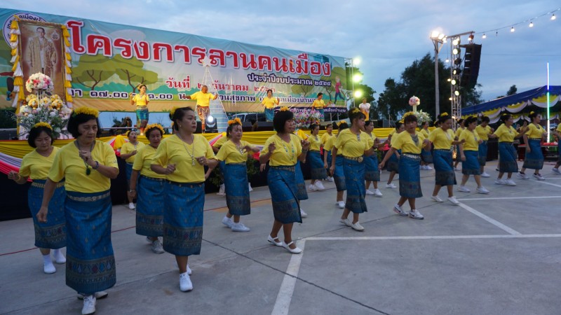 "เทศบาลเมืองบ้านฉาง" เปิดลานคนเมืองนาฏศิลป์สุดอลังการ