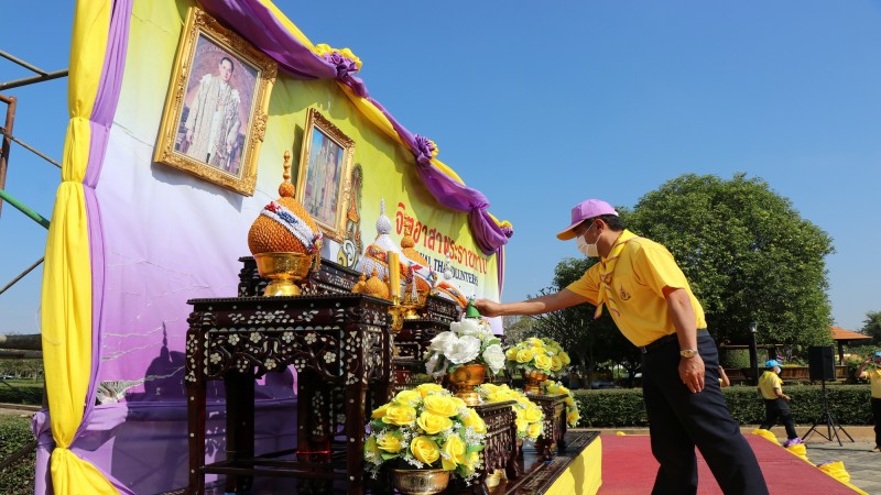 "ผู้ว่าฯกาญจนบุรี" นำประชาชน - จิตอาสา ร่วมพัฒนา รอบพระบรมราชานุสาวรีย์สมเด็จพระนเรศวรมหาราช  เนื่องในวันคล้ายวันพระบรมราชสมภพ ร.9