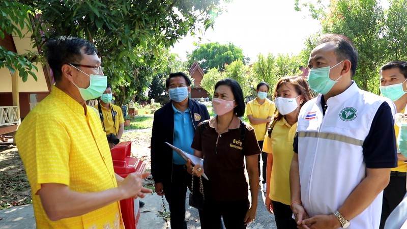 รองอธิบดีกรมควบคุมโรค เยี่ยมผู้เข้า local quarantine  ที่สิงห์บุรี