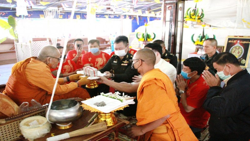 สุดเข้มขลังค์ พิธีปลุกเสกเหรียญ "หลวงปู่เฮง" เทพเจ้าแห่งโชคลาภ "รุ่นเสาร์ 5 ในวันเสาร์" เกจิดังอีสานใต้