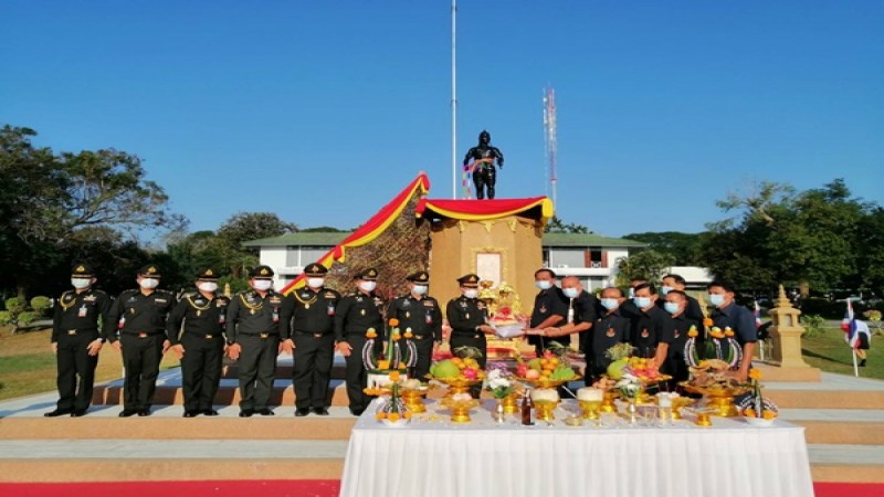 ค่ายพิชัยดาบหักจังหวัดอุตรดิตถ์ จัดพิธีบวงสรวงดวงวิญญาณนักรบดาบหัก