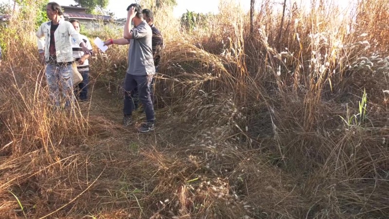 แม่ใจสลาย ! "ลูกสาววัย 8 ขวบ" ถูกไอ้หื่นล่อลวงข่มขืน - ฆ่าหมกป่าหลังบ้าน