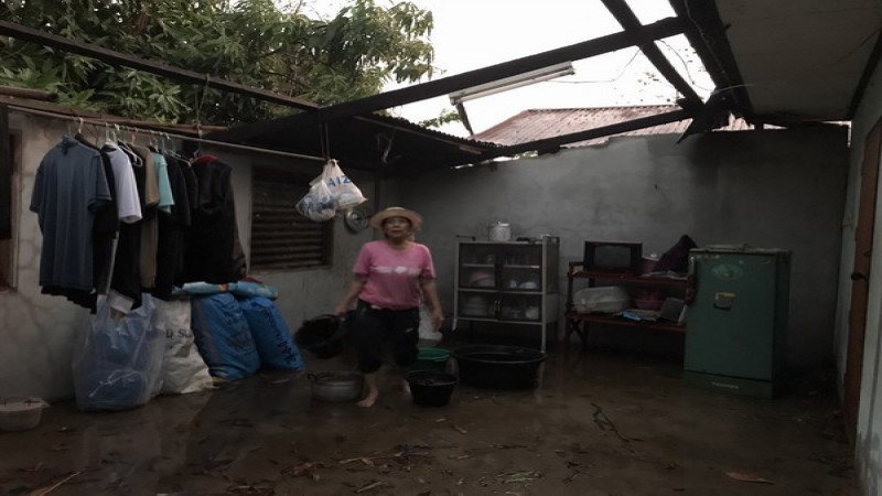 พายุฤดูร้อนถล่มศรีสะเกษ บ้านเรือนพัง-ต้นไม้โค่นระเนระนาด