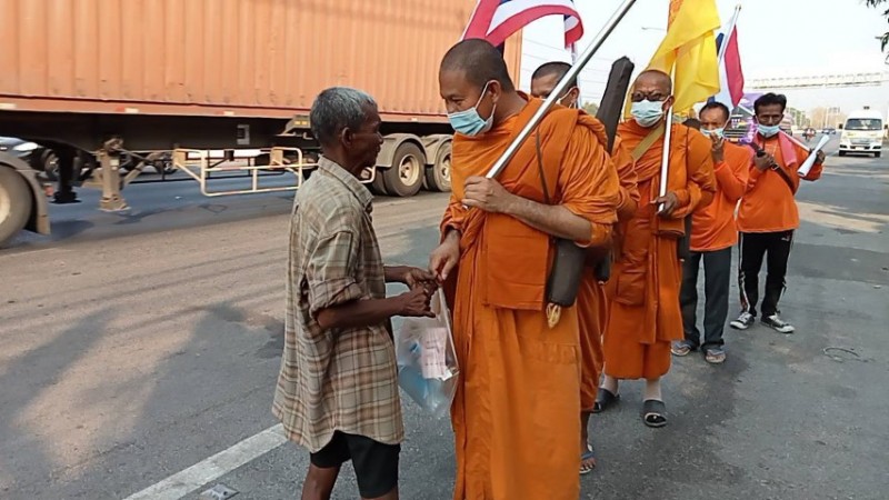 "เจ้าอาวาสวัดเขาพระทอง" เดินธุดงค์ ธรรมยาตรา เข้าสู่วันที่ 5 คาดเหลืออีก 651 กม.