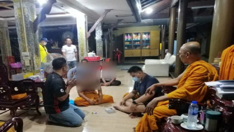 รวบ "พระลูกวัด" เสพยาคากุฏิ