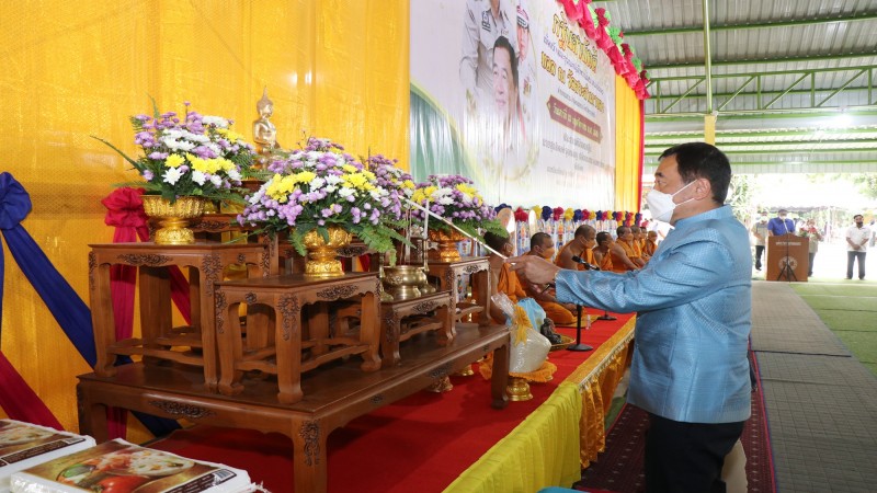 "ผู้ว่าฯกาญจนบุรี" ร่วมทอดกฐินสามัคคีสร้างและบูรณปฏิสังขรณ์เสนาสนะ วัดสระสำเภาทอง