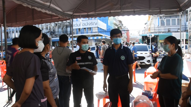 "เทศบาลเมืองสิงห์บุรี" ตรวจโควิด-19 เชิงรุกพ่อค้าแม่ค้าตลาดสดสิงห์บุรี สร้างความเชื่อมั่นใจให้ลูกค้า