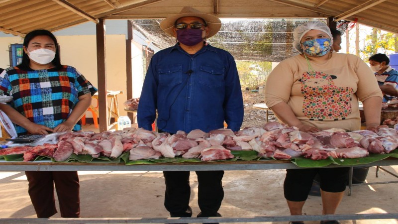 ปชช. แห่ซื้อเนื้อหมู ช่วงเทศกาลตรุษจีน จำหน่ายเพียงกิโลละ 160 กิโลกรัม