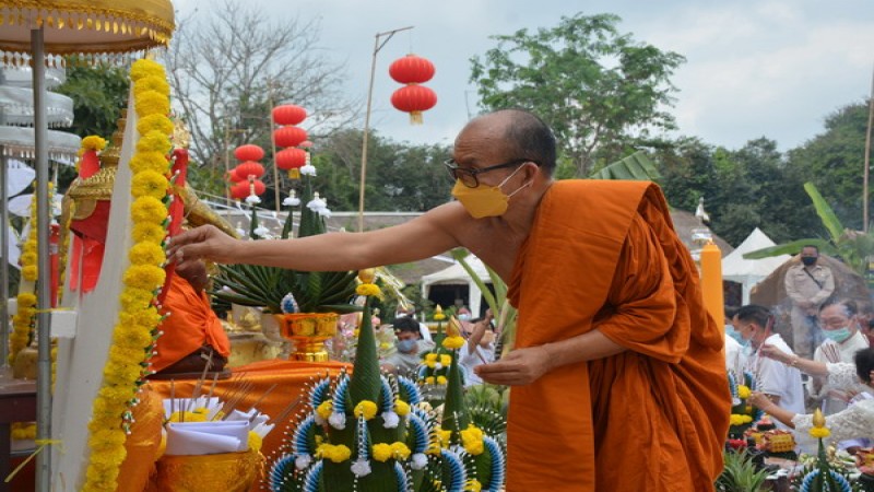 "ศิษย์ปู่หลวงสรวง" ทำเครื่องเซ่นไหว้ใหญ่ที่สุดในโลกบูชาคุณหลวงปู่ เจ้าภาพเผยป่วยเป็นโรคมะเร็งระยะที่ 4 แต่หายขาดร่างกายแข็งแรง