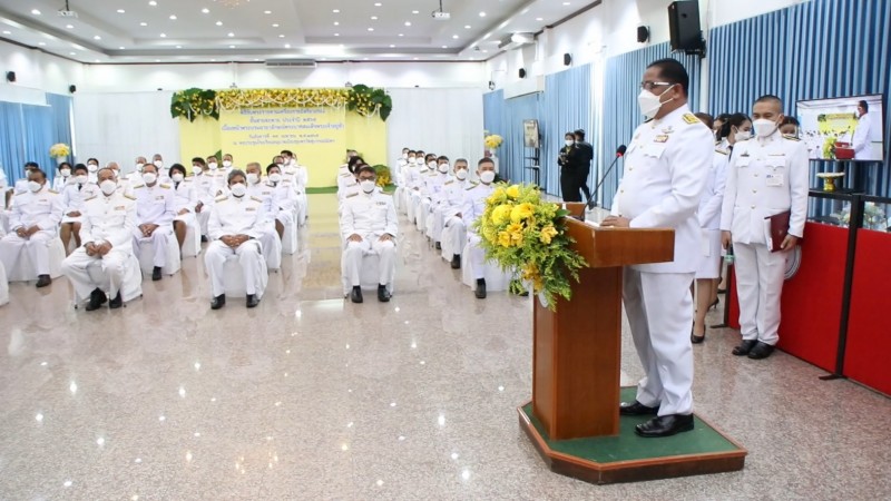 ชุมพร จัดพิธีรับพระราชทานเครื่องราชอิสริยาภรณ์ชั้นสายสะพาย ประจำปี 2564 ให้แก่ข้าราชการในสังกัดสำนักงานคณะกรรมการ การศึกษา