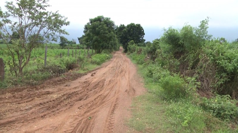 ชาวบ้าน 3หมู่บ้าน เรียกร้องขอทวงคืนงบประมาณ โครงการก่อสร้างถนนคอนกรีตเสริมเหล็ก ที่ถูกตัด