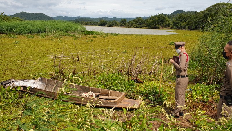 "ป้าวัย59ปี" เข่าทรุด! ถูกมือดีเผา "เรือท้องแบน" วอดสิ้นเครื่องมือทำกินกว่า 2 หมื่นบาท