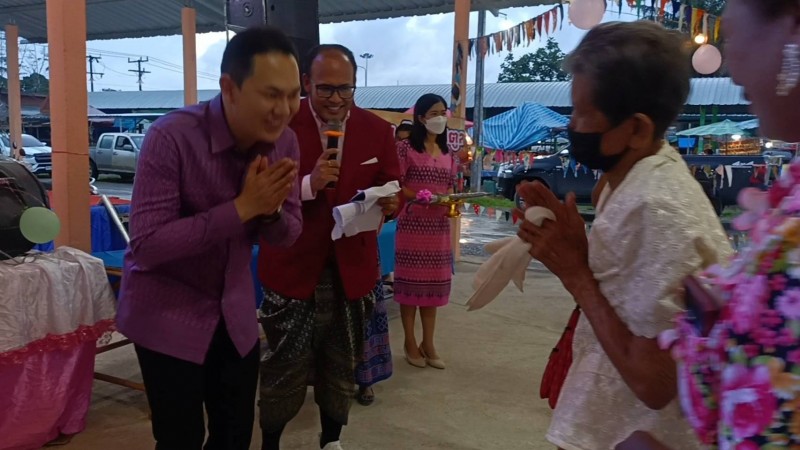 "นายอำเภอมะนัง" ไม่เคยทอดทิ้ง ผู้สูงวัย ดึงกิจกรรม สีสันสนุก ขับร้องเพลง ร่ายรำ สร้างความรัก ความสุขในช่วงบันปลายชีวิต