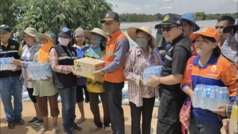 "หนูนา" ขุดรูทะลุพนังกั้นแม่น้ำชีหวิดแตก ถล่มนาข้าว 100,000 ไร่