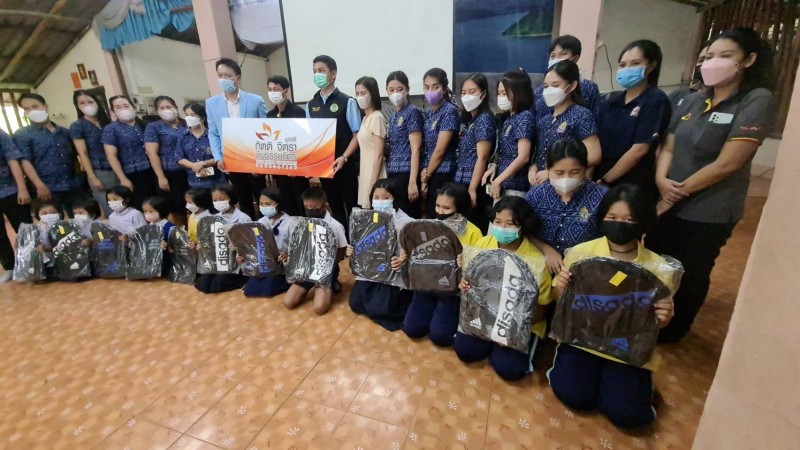 มูลนิธิกิตติ จิตรา ชินธรรมมิตร และประจวบอุตสาหกรรม มอบวัสดุอุปกรณ์ และทุนทรัพย์ในการเรียนการสอน ให้กับรร.บ้านเจ้าเณร 5 หมื่นบาท