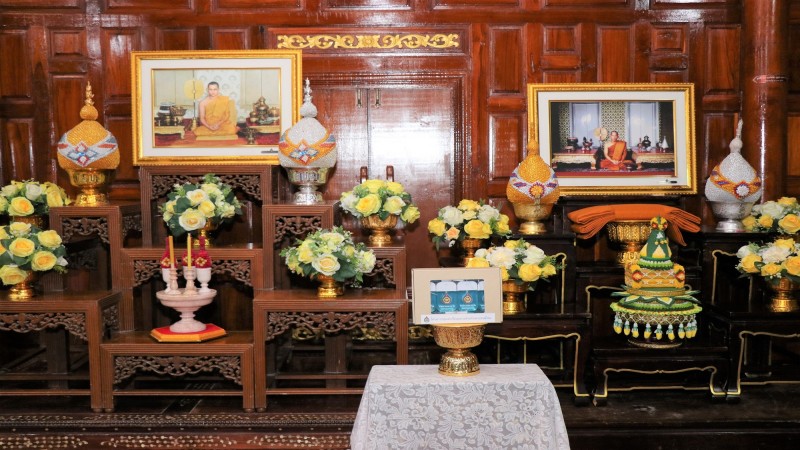 ผู้ว่าฯ กาญจนบุรี อัญเชิญผ้าไตรพระราชทานโครงการทุนเล่าเรียนหลวงสำหรับพระสงฆ์ไทย