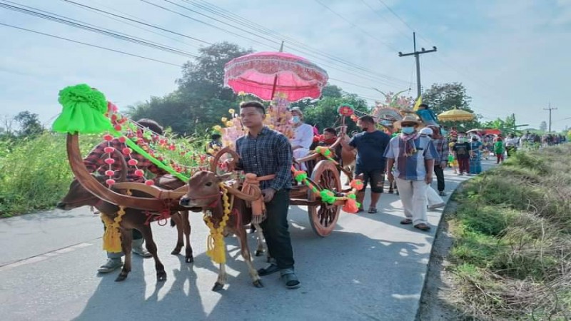 ทอดผ้ากฐินสามัคคีวัดท่าตะคร้อ สายบุญ 4 จังหวัดรวม 50 คัน นำหินคลุกไปถมลานวัด