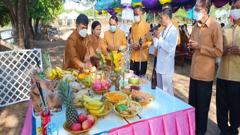 พี่น้องชาวสุรินทร์-ศรีสะเกษ ชื่นมื่น ! ร่วมงานวัฒนธรรมสายน้ำห้วยทับทัน หลังน้ำท่วมใหญ่ลดลง