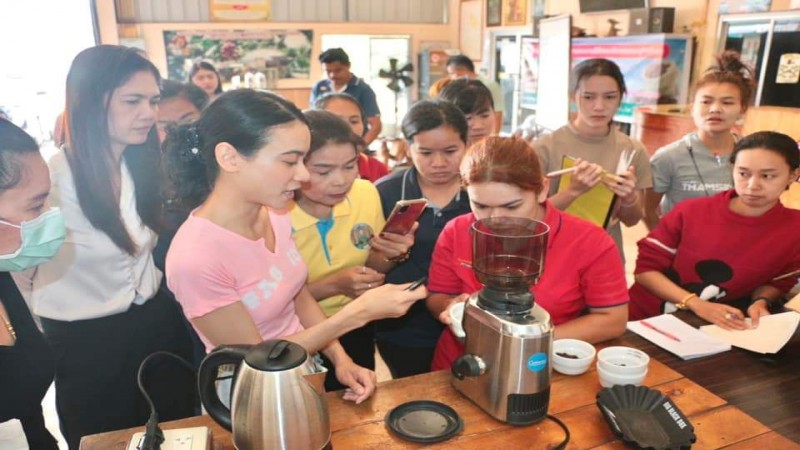 กรมพัฒนาฝีมือแรงงาน จัดโครงการ “บาริสต้ามืออาชีพ” ให้วิสาหกิจชุมชนกลุ่มกาแฟบ้านถ้ำสิงห์ จ.ชุมพร