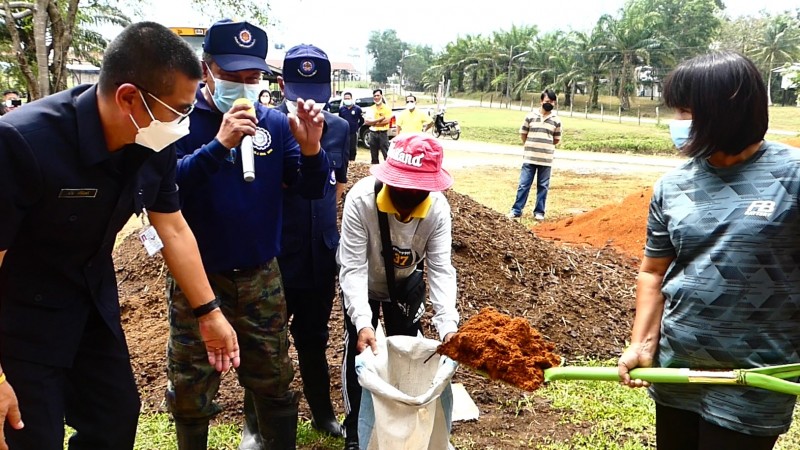 ชุมพร ทหารพัฒนา หน่วยส่งเสริมฯ ที่ 4 เติมศักยภาพเกษตรกร จ.ชุมพร ร่วมกับ อบต.คุริง