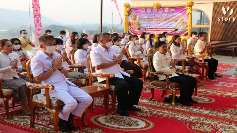 รองผู้ว่าฯกาญจนบุรี นำส่วนราชการ-ปชช. ประกอบพิธีทำบุญตักบาตร ฟังเทศน์ในวันมาฆบูชา