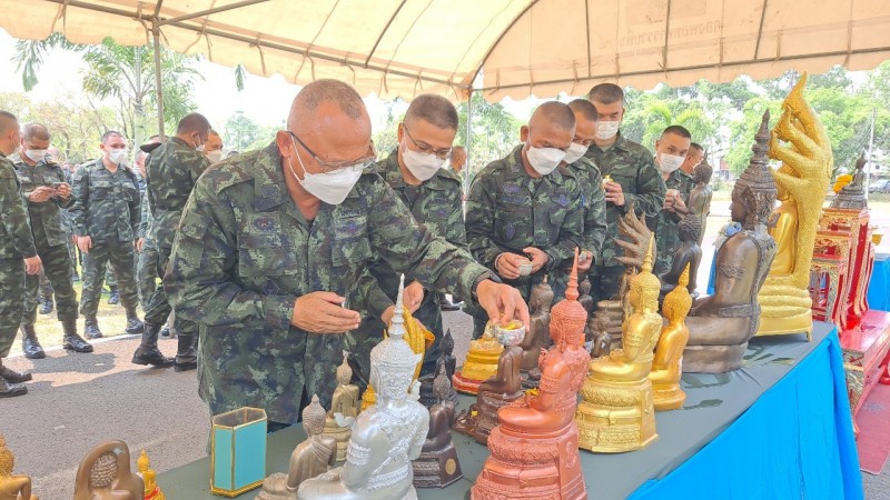 กองกำลังสุรนารี จัดพิธีสืบสานประเพณีสงกรานต์ สรงน้ำพระ รดน้ำดำหัวขอพรผู้บังคับบัญชา เนื่องในเทศกาลวันวันสงกรานต์ 2566