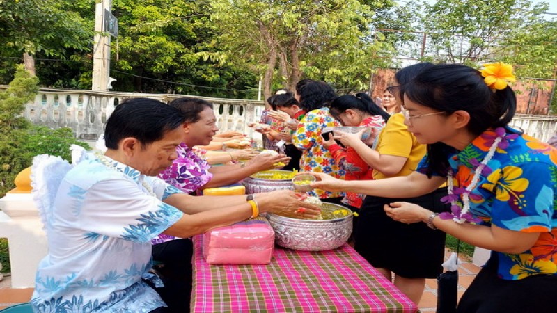 ผอ.สพป.ศรีสะเกษ เขต 1 เชิญชวนผู้บริหารสถานศึกษา ข้าราชการครูและบุคลากรทางการศึกษาในสังกัด ร่วมงานเทศกาล “วันสงกรานต์สุขใจ ปลอดภัยทั่วกัน”