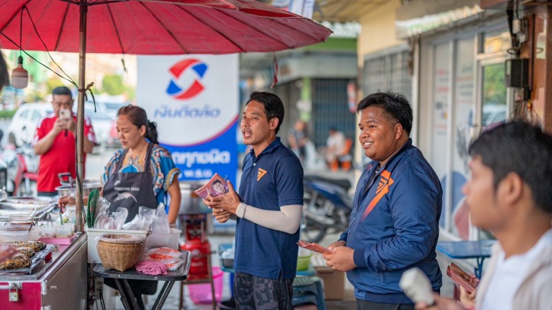 "เพชร กรุณพล" ลุยตลาดท่าเรือ จังหวัดกาญจน์ ช่วย “หนุ่ม เสรีกาญจน์” ผู้สมัคร ส.ส.ก้าวไกล เขต 3 หาเสียง  