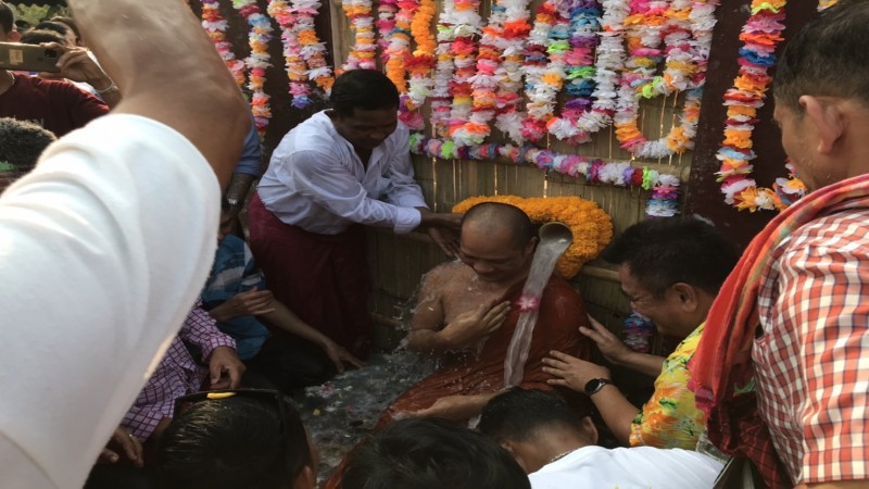 สงกรานต์มอญ สังขละบุรี พิธีสรงน้ำพระรางไม้ไผ่ ณ เจดีย์พุทธคยา วัดวังก์วิเวการาม