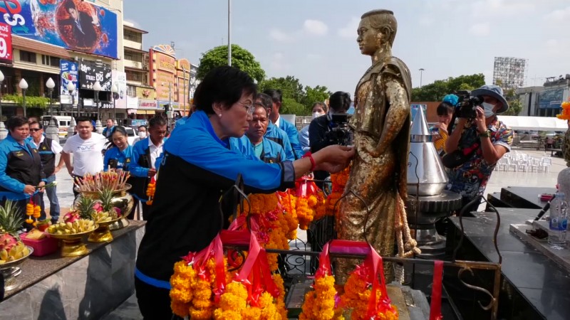 ดร.คุณหญิงกัลยา พาผู้สมัคร16 เขต ไหว้ย่าโม ชูนโยบายการศึกษาให้ชาวโคราช