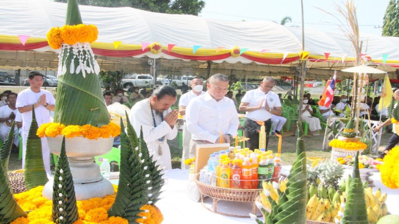 กองกำลังสุรนารี ประกอบพิธีเททองหล่อพระพุทธรักษานักรบกล้าอีสาน เครื่องยึดเหนี่ยวจิตใจ ทหารกล้าชายแดน