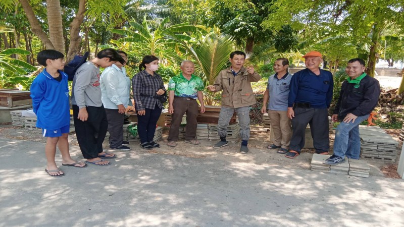 สภาเกษตรกรจังหวัดกาญจนบุรี สาธิตการเพาะเลี้ยง-ย้ายผึ้งโพรงลงลัง ตำบลวังขนายอำเภอท่าม่วง