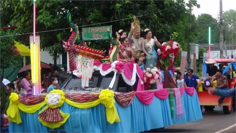 อบจ.พะเยา ร่วมหลายหน่วยงาน จัดประเพณีบุญบั้งไฟอีสานล้านนาบ้านภูเงิน-โพธิ์ทอง คึกคัก