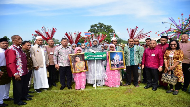 โรงเรียนตาดีกา 186 โรงใน นราฯ ร่วมเดินขบวนพาเหรดเผยแพร่ประเพณี-วัฒธรรม จชต. ด้าน เลขาฯ ศอ.บต. เผย รัฐบาลพร้อมส่งเสริมวีถี ตามอัตลักษณ์ บนพื