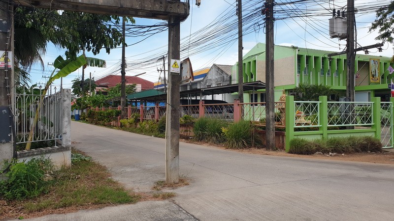 รพ.ประจวบฯ ยันยอมจ่ายค่าย้ายเสาไฟฟ้าบ้านพักทั้งหมด หลังโผล่กลางถนนทำชาวบ้านเดือดร้อน