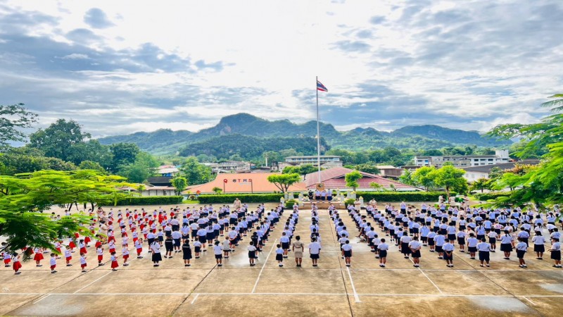 มูลนิธิรัฐบุรุษ พลเอก เปรม ติณสูลานนท์ มอบโล่เกียรติคุณให้กับโรงเทศบาลทองผาภูมิ