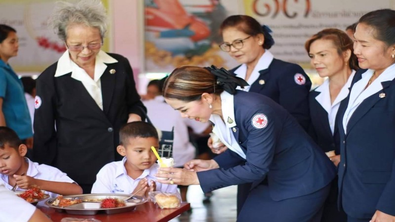 โครงการน้ำพระทัยพระราชทานฯ เลี้ยงอาหารนักเรียนราชประชานุเคราะห์ 20