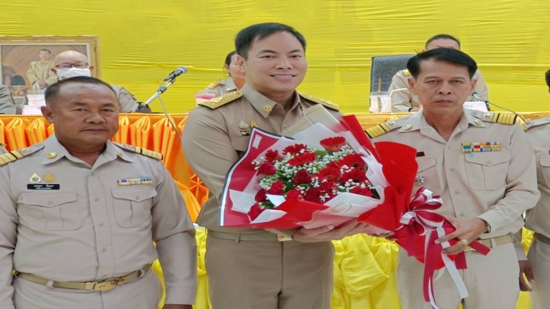 สส.กาญจน์ เขต 1 ร่วมชี้แจงการดูแลแก้ไขปัญหาให้ประชาชน ในการประชุมประจำเดือน กำนัน-ผู้ใหญ่บ้าน