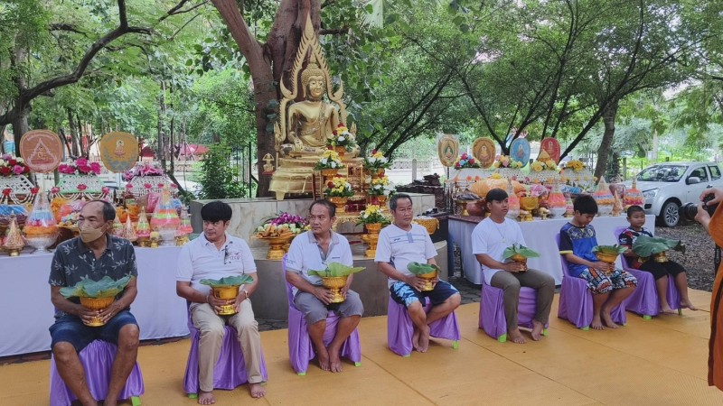 "วัดโคกมะตูม" จัดโครงการ ตอบแทนคุณแผ่นดิน พิธีบรรพชาอุปสมบทหมู่  อุทิศถวายเป็นพระราชกุศลแด่ ร.9