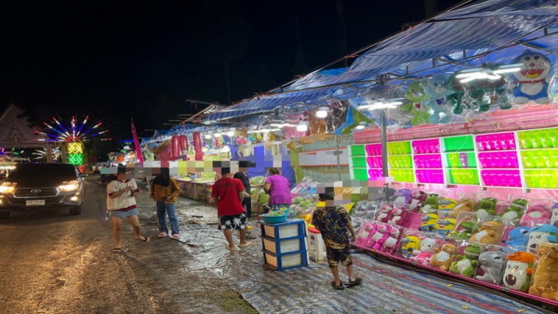 โผล่อีก ! บ่อนพนันปาเป้ายิงเป้าร่วม 10 ร้านเต็มปากทางเข้าหน้าวัดดังขุนหาญ  เด็กเยาวชนเข้าไปเล่นพนันคึกคัก