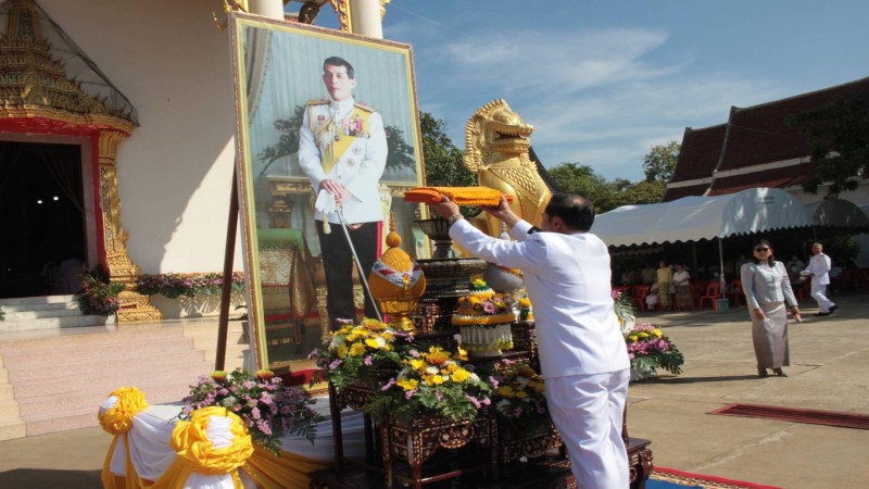 อัญเชิญผ้าพระกฐินพระราชทาน ของพระบาทสมเด็จพระเจ้าอยู่หัว ไปทอดถวายยังวัดพระแท่นดงรัง