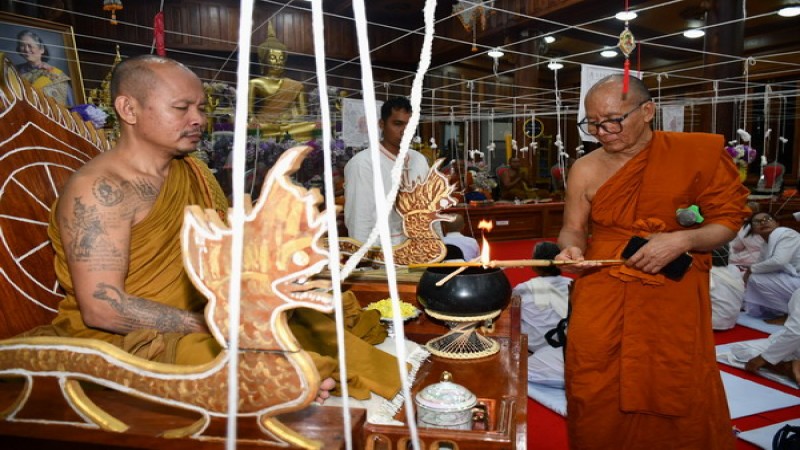 "หลวงพ่อพุฒ" นำคณะสงฆ์ 2 ชาติ สวดมนต์ข้ามปีเชื่อมสัมพันธ์ไมตรีไทย – กัมพูชา (อาเซียน) และตักบาตรสองแผ่นดินไทย - กัมพูชา ประจำปี 2567