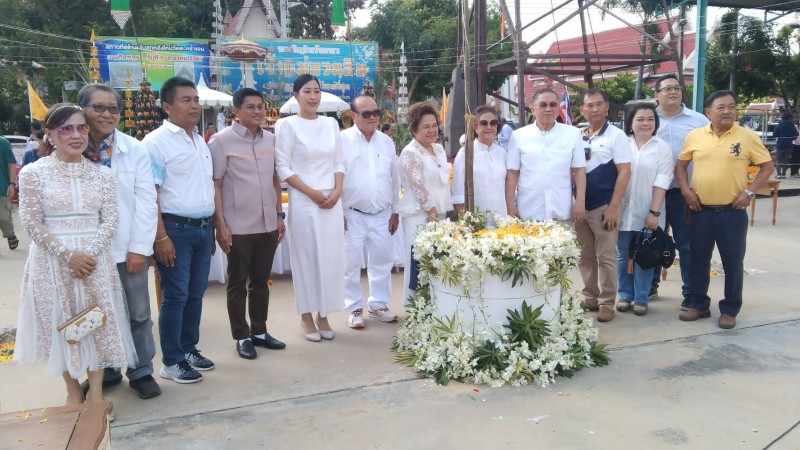 "เซียนพระพันล้าน" เปิดกรุสมเด็จโต ชาวบ้านแห่ส่องเลขใต้ฐาน และทะเบียนรถแห่นำไปเสี่ยงโชค