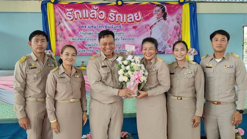 "ครูนักเรียน" รักอาลัย! ผู้อำนวยการโรงเรียนพรหมบุรีรัชดาภิเษก